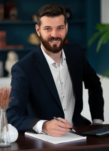Our Financial Experts The Team  Member Solution. - 鲸鱼体育英超西甲